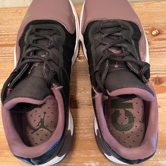 Women’s Air Jordan 11 CMFT Low in “Sky J Mauve” DV2628-005. Size 9 - Picture 7 of 9